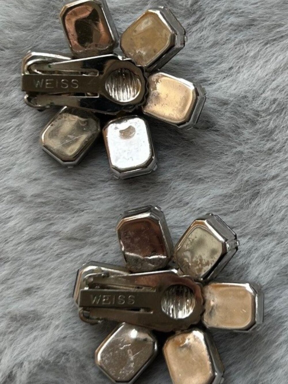 VINTAGE WEISS Smokey Grey Rhinestone Clip-on Earrings - Picture 2 of 3